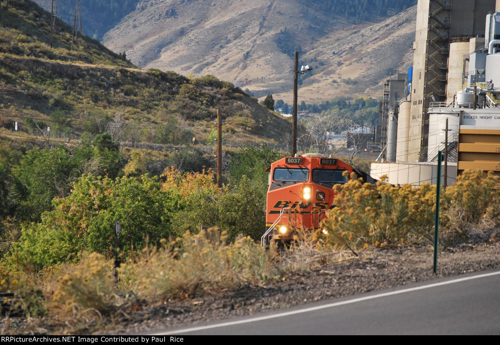 BNSF 6037 Building The East Bound Beer Train